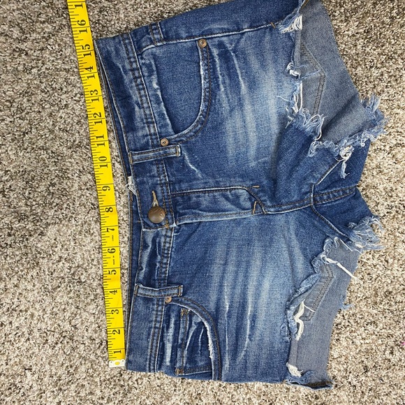 Free People Distressed Denim Blue Jean Shorts Women’s size 25 - Picture 6 of 10
